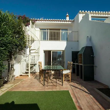 Dom wakacyjny 90 Seconds To The *